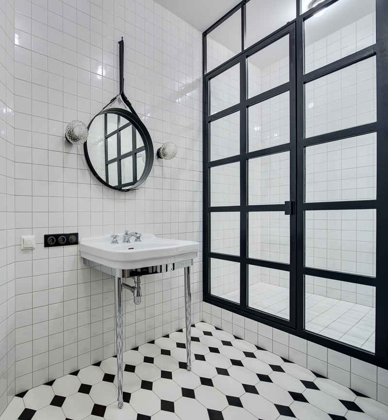 vanity mirrors in bathroom